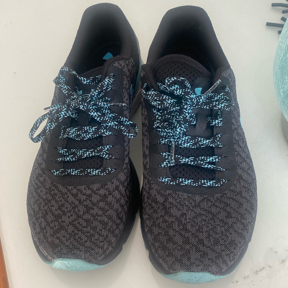 Under Armour cloth shoes